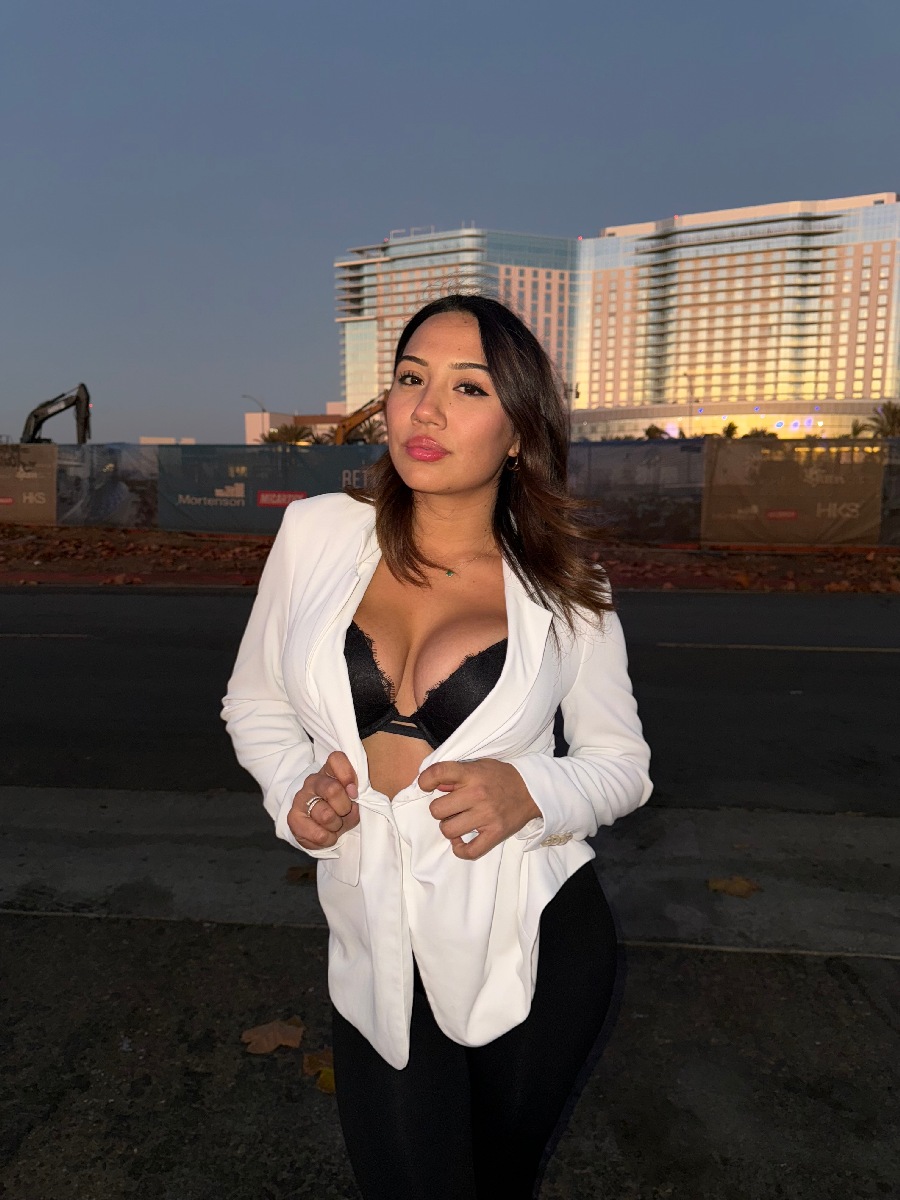 Take a pause and enjoy Ali Cruz — streaming from Phoenix